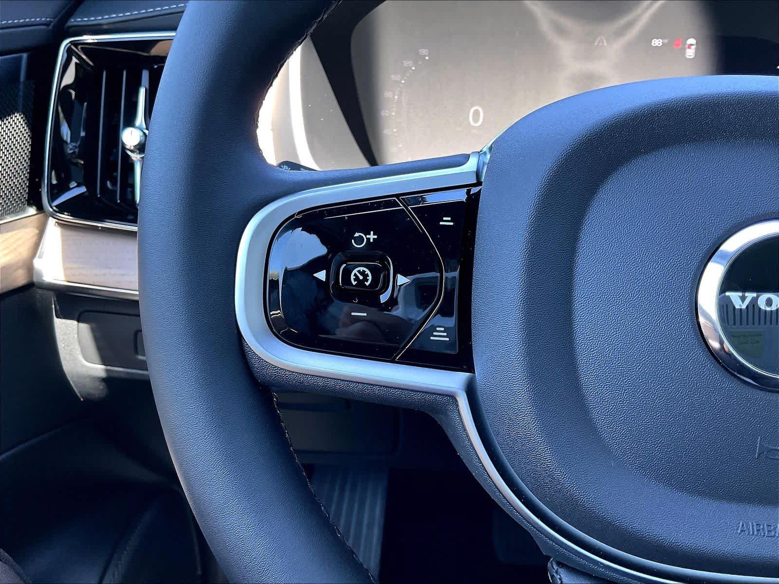 New 2026 Volvo XC90 T8 Plus w/ Protection Package AWD/4WD image 17