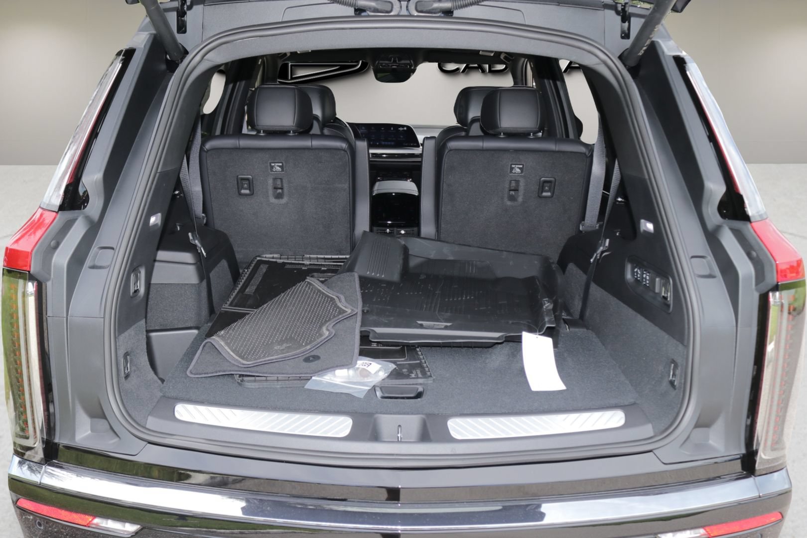 New 2027 Cadillac Vistiq Sport w/ LPO, Floor Liner Package AWD/4WD image 16
