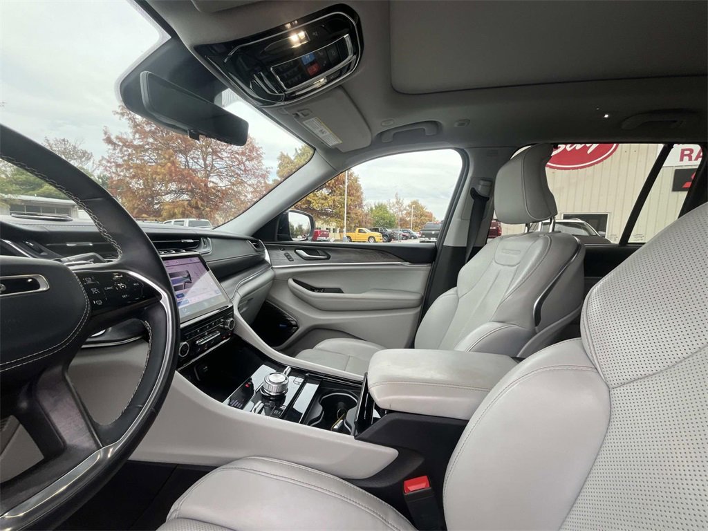 Used 2022 Jeep Grand Cherokee Overland w/ Luxury Tech Group IV image 10