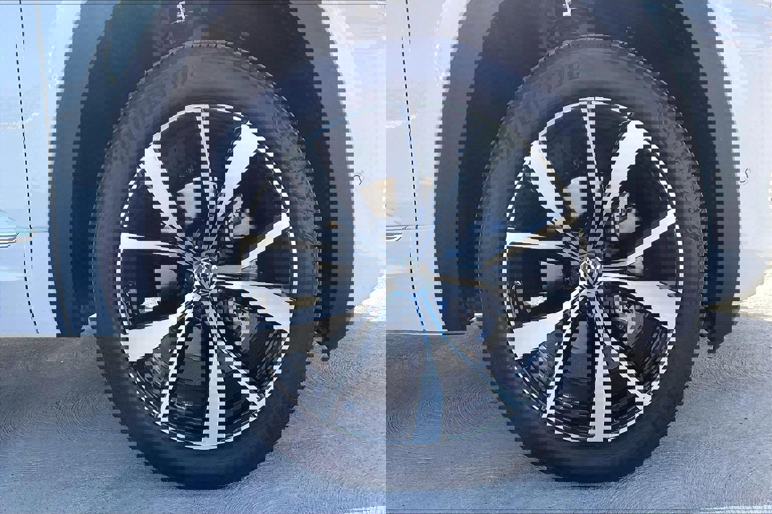 New 2026 Volkswagen Atlas Cross Sport SEL Premium R-Line image 10