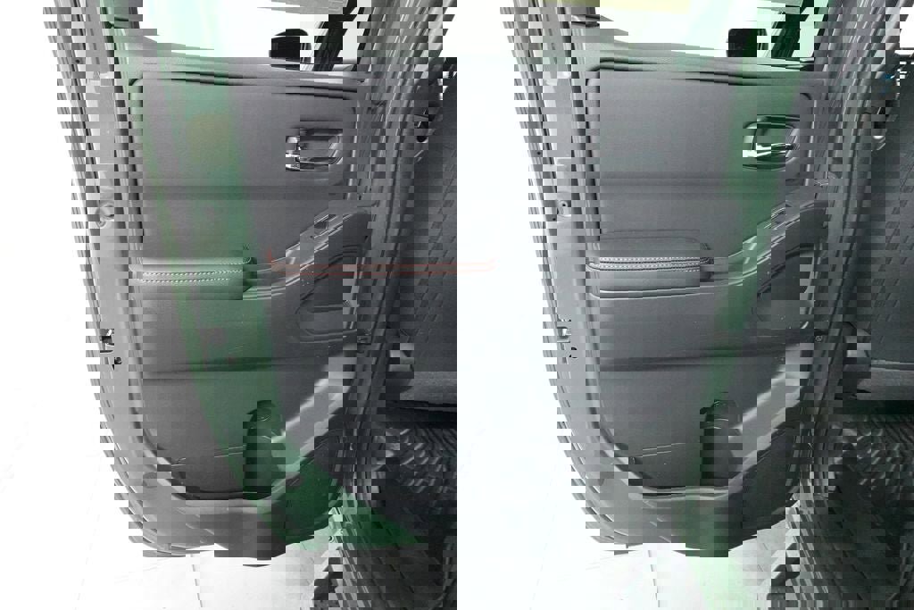 Used 2025 Nissan Frontier PRO-4X w/ Pro Convenience Package image 25