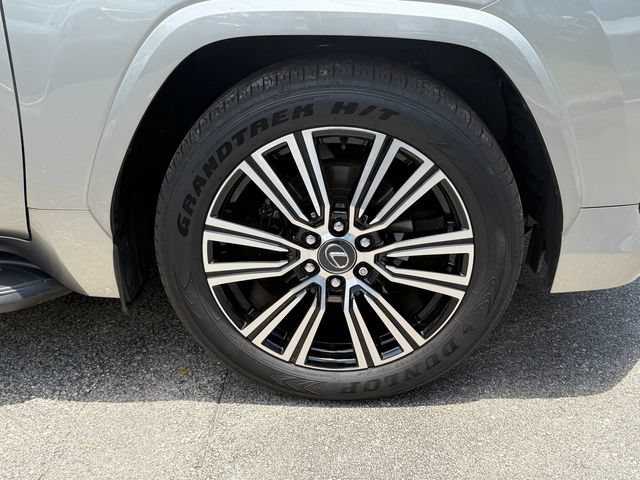 Used 2025 Lexus LX 600 4WD w/ Luxury Package image 22