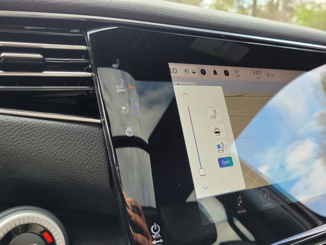 Used 2024 Jeep Wagoneer L 2WD w/ Premium Group I image 29