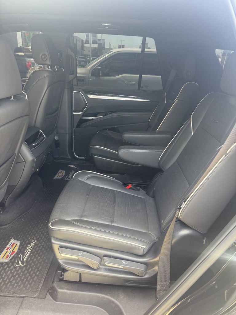 Used 2025 Cadillac Escalade Premium Luxury AWD/4WD image 4