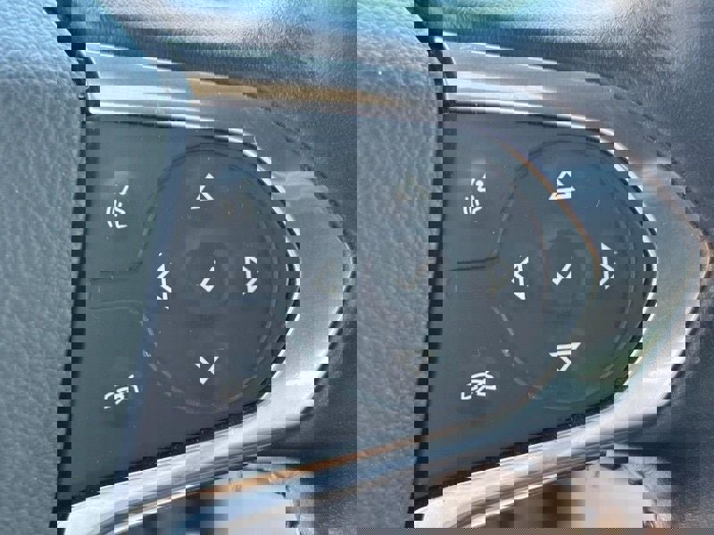 Used 2022 Chevrolet Traverse LT image 19