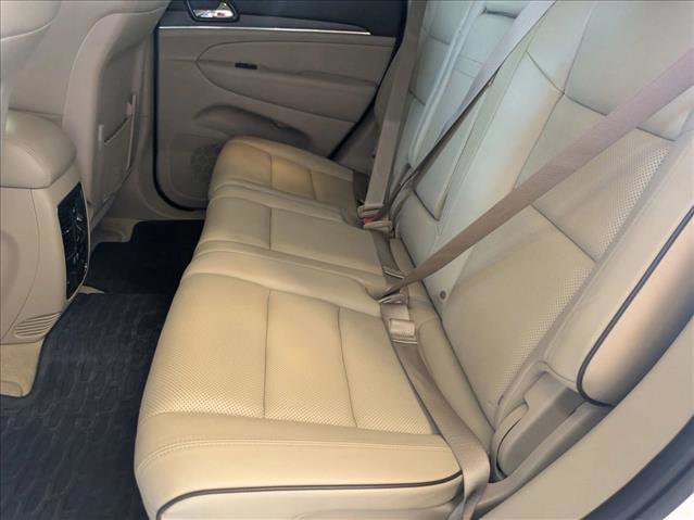 Used 2019 Jeep Grand Cherokee Overland AWD/4WD image 18