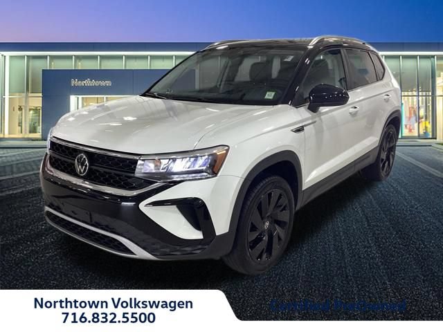 Used 2024 Volkswagen Taos SE w/ Panoramic Sunroof Package