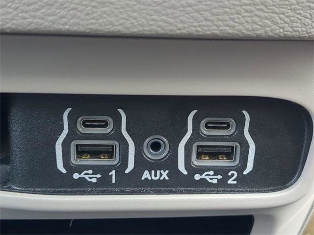 Certified 2024 Chrysler Pacifica Touring-L image 27