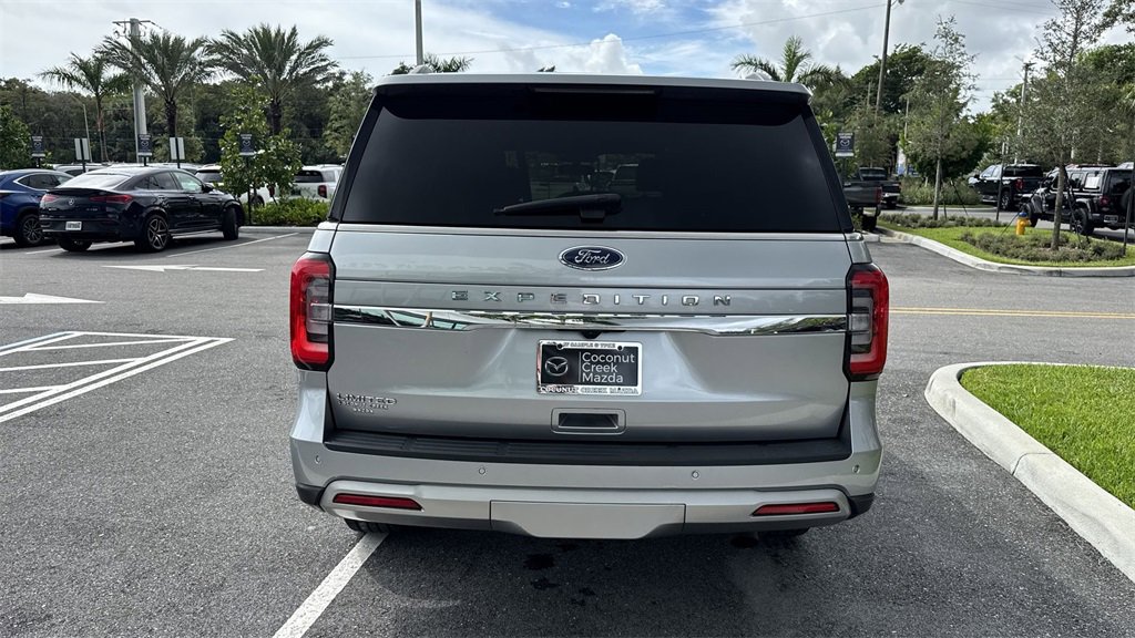 Used 2023 Ford Expedition Limited image 3