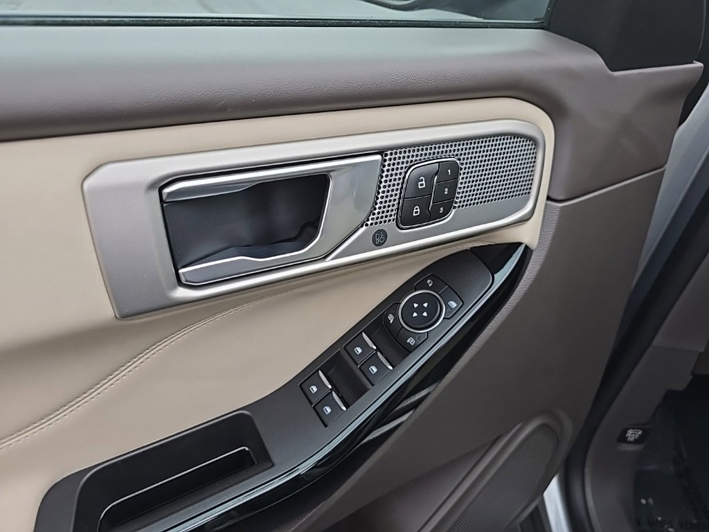 Used 2023 Ford Explorer Platinum w/ Class IV Trailer Tow Package image 16