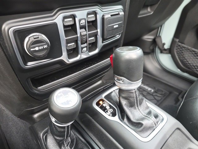 Used 2023 Jeep Wrangler Unlimited Sahara w/ Cold Weather Group image 27