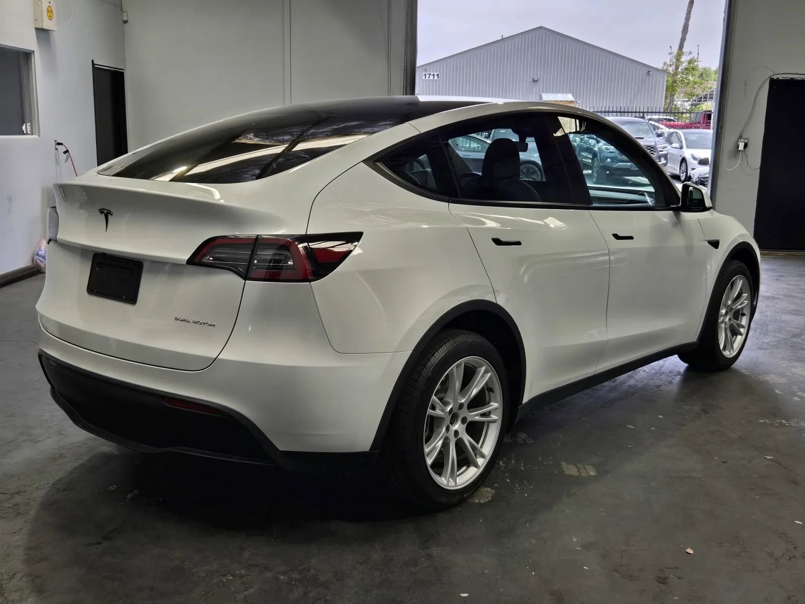 Used 2023 Tesla Model Y Long Range image 4