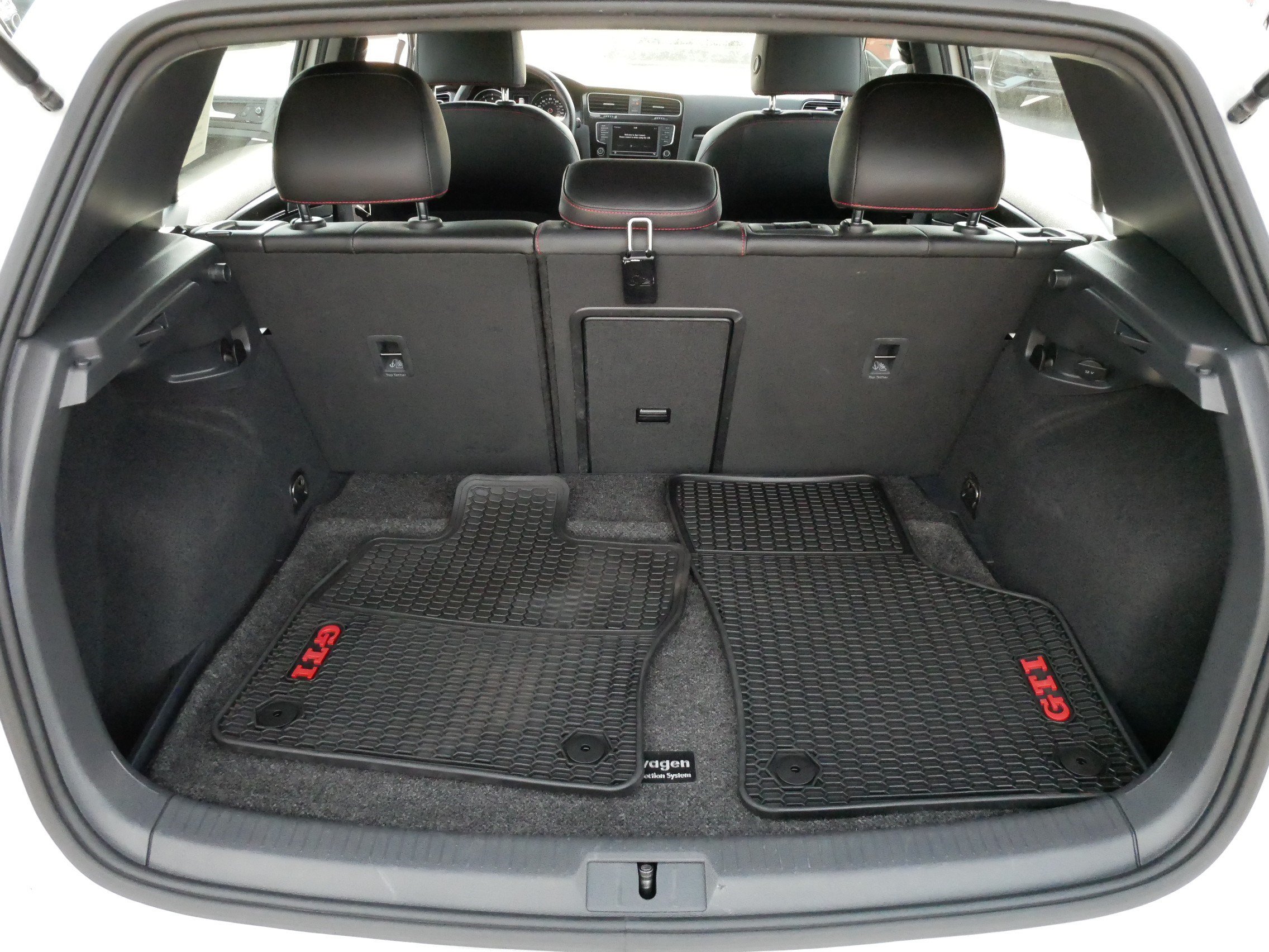 Used 2017 Volkswagen GTI SE FWD image 18