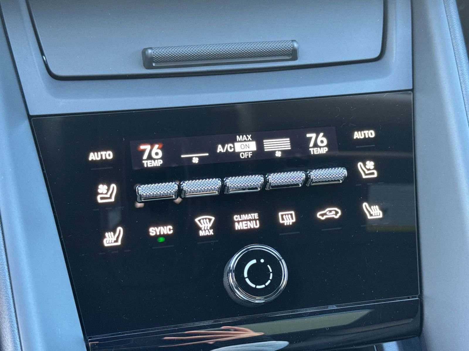 Certified 2025 Porsche Macan Electric image 25