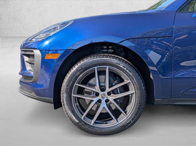 Certified 2025 Porsche Macan image 11