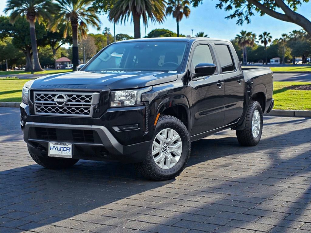 Used 2023 Nissan Frontier SV AWD/4WD image 2