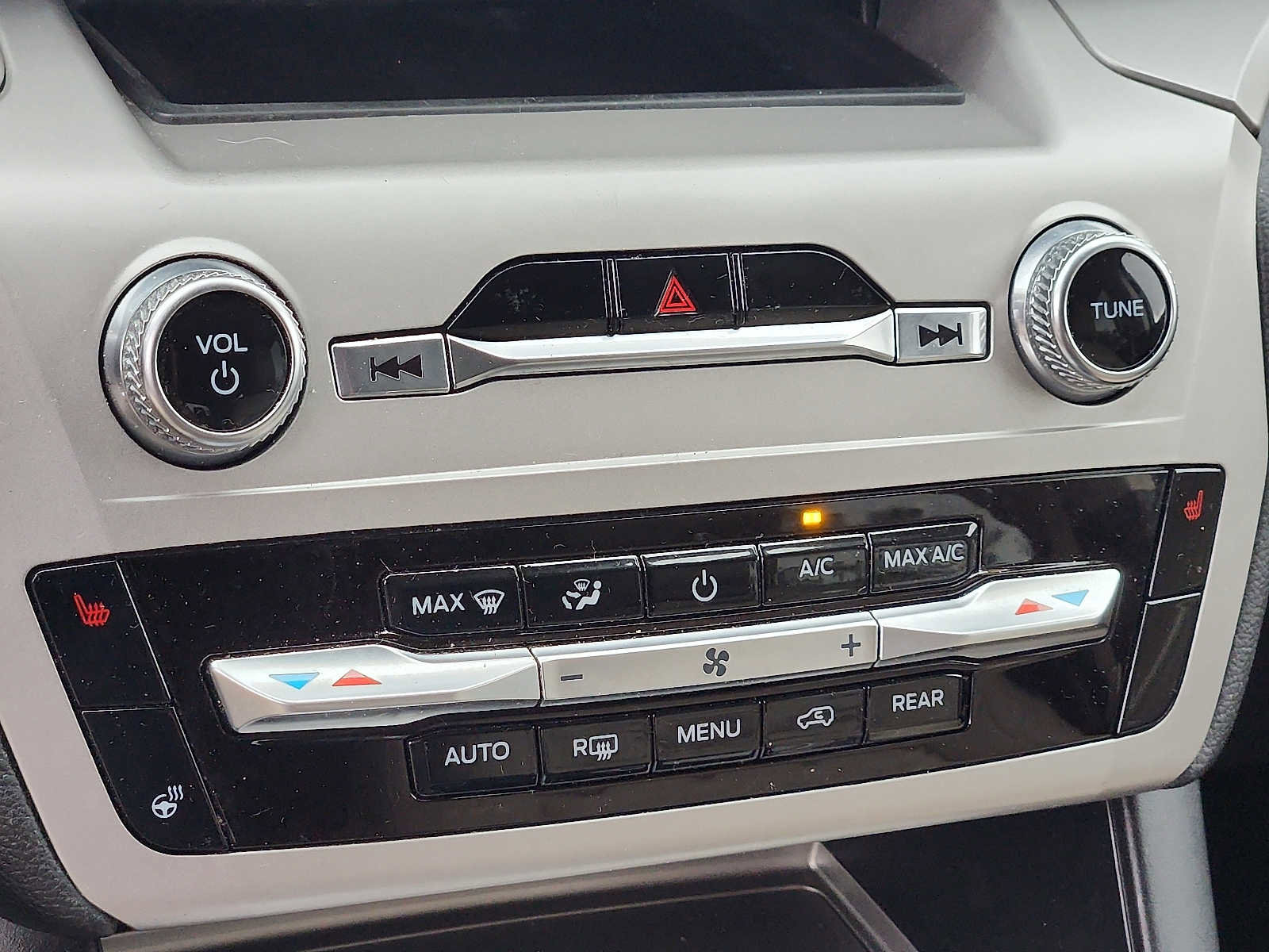 Used 2022 Ford Explorer XLT w/ Equipment Group 202A image 15