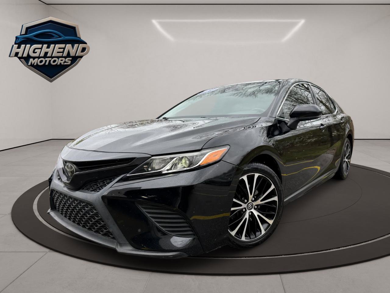 Used 2019 Toyota Camry SE image 2