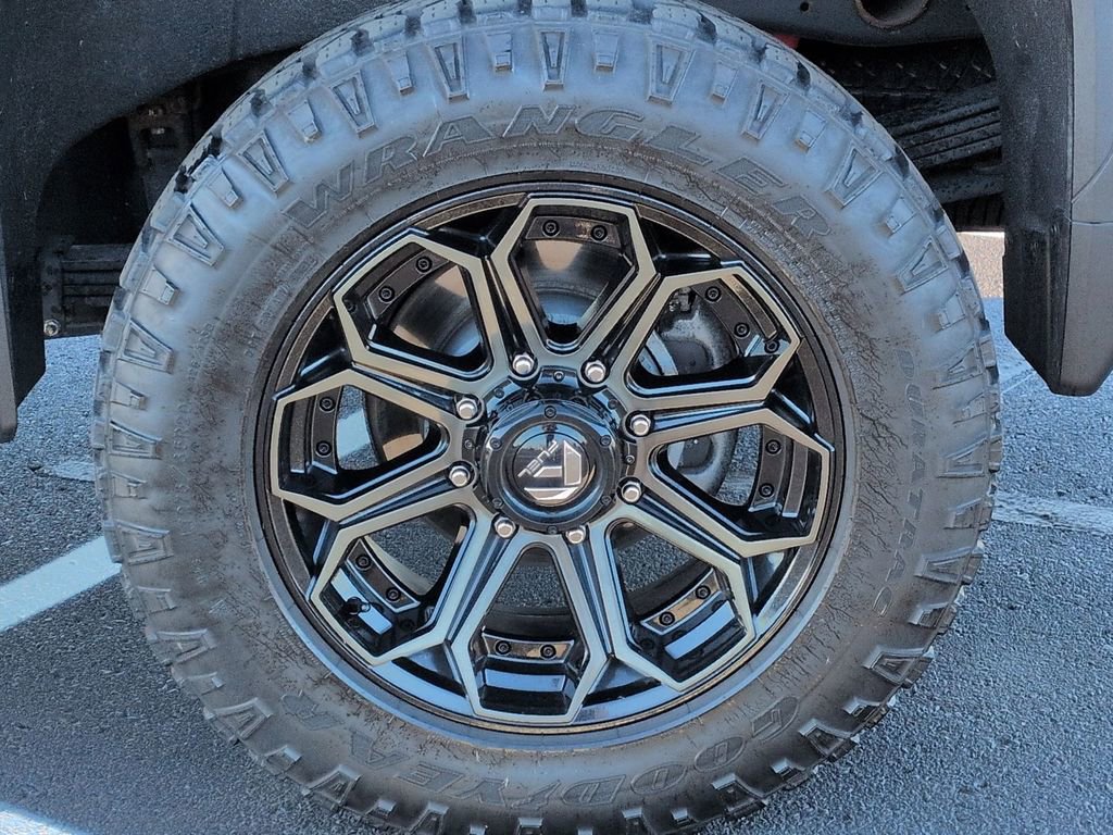 Used 2020 GMC Sierra 2500 AT4 w/ AT4 Premium Package image 17