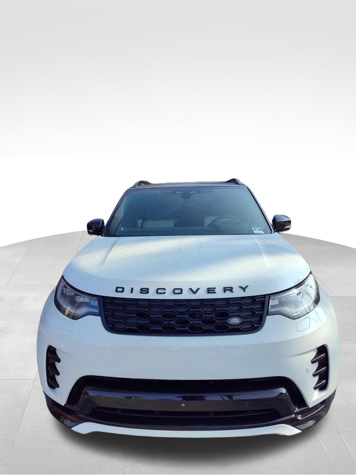 Used 2024 Land Rover Discovery Dynamic SE image 3