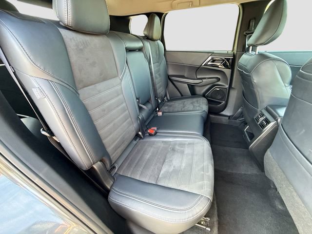 Used 2025 Mitsubishi Outlander SE FWD image 29
