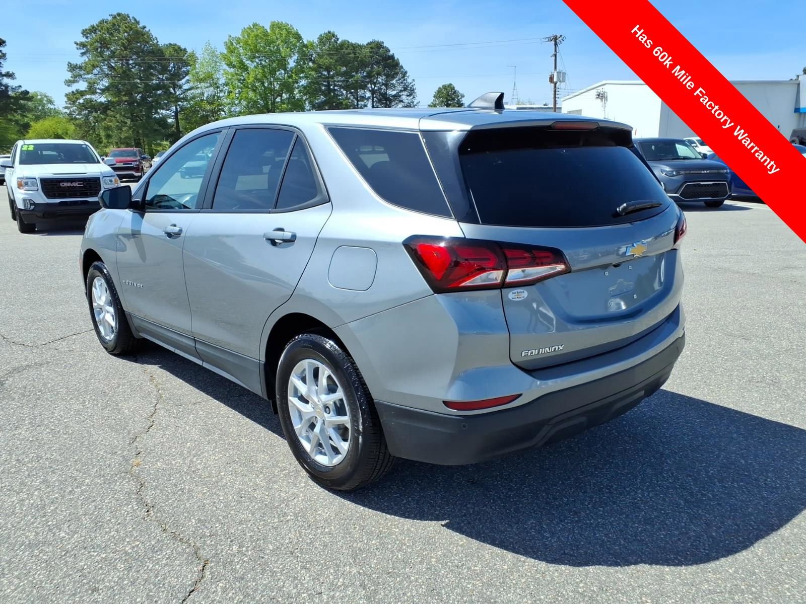 Used 2024 Chevrolet Equinox LS w/ LS Convenience Package image 3