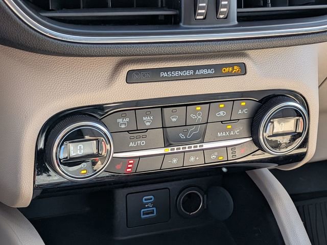 Used 2021 Ford Escape Titanium image 13