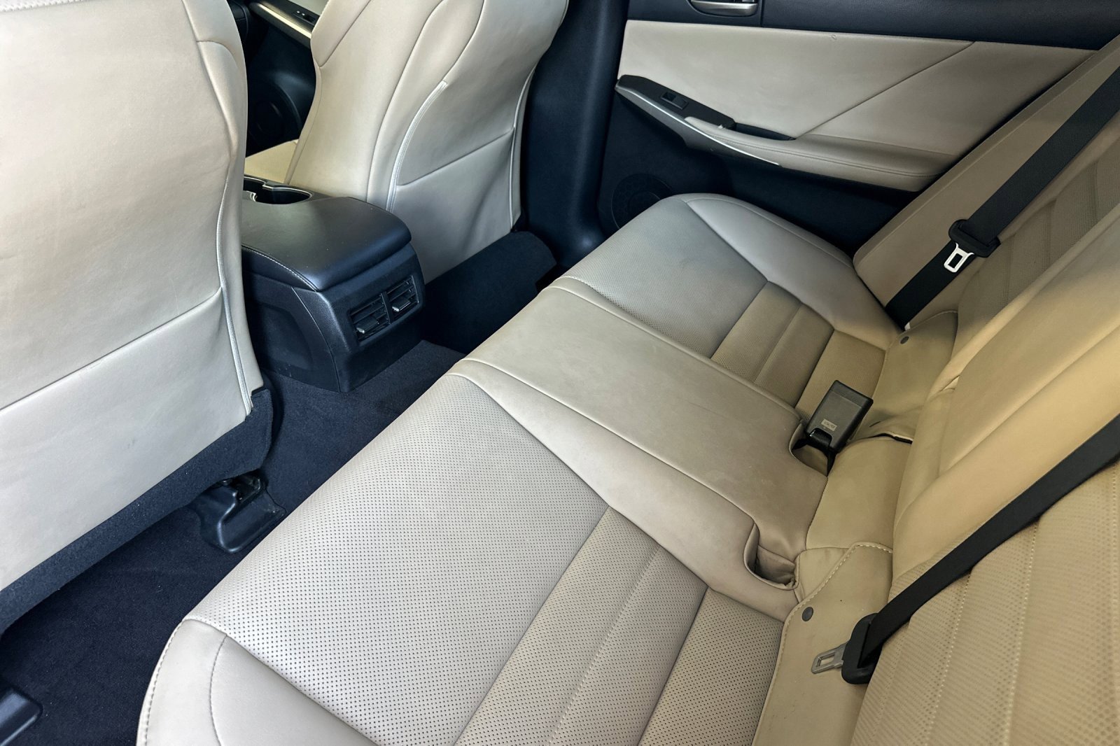 Used 2020 Lexus IS 300 F Sport w/ F Sport Package RWD image 11