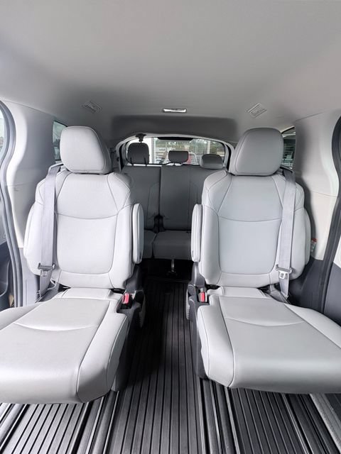Used 2022 Toyota Sienna XLE w/ XLE Plus Package AWD/4WD image 21