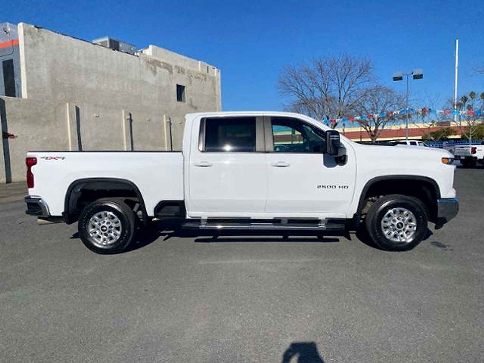 Used 2024 Chevrolet Silverado 2500 LT AWD/4WD image 5