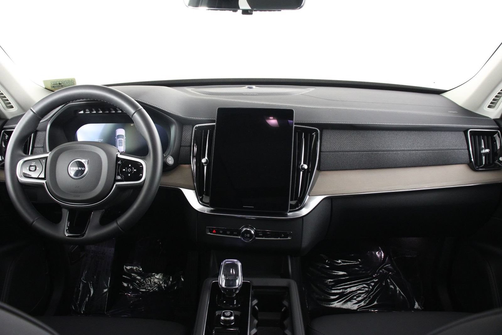 Certified 2026 Volvo XC90 B5 Plus w/ Protection Package AWD/4WD image 7
