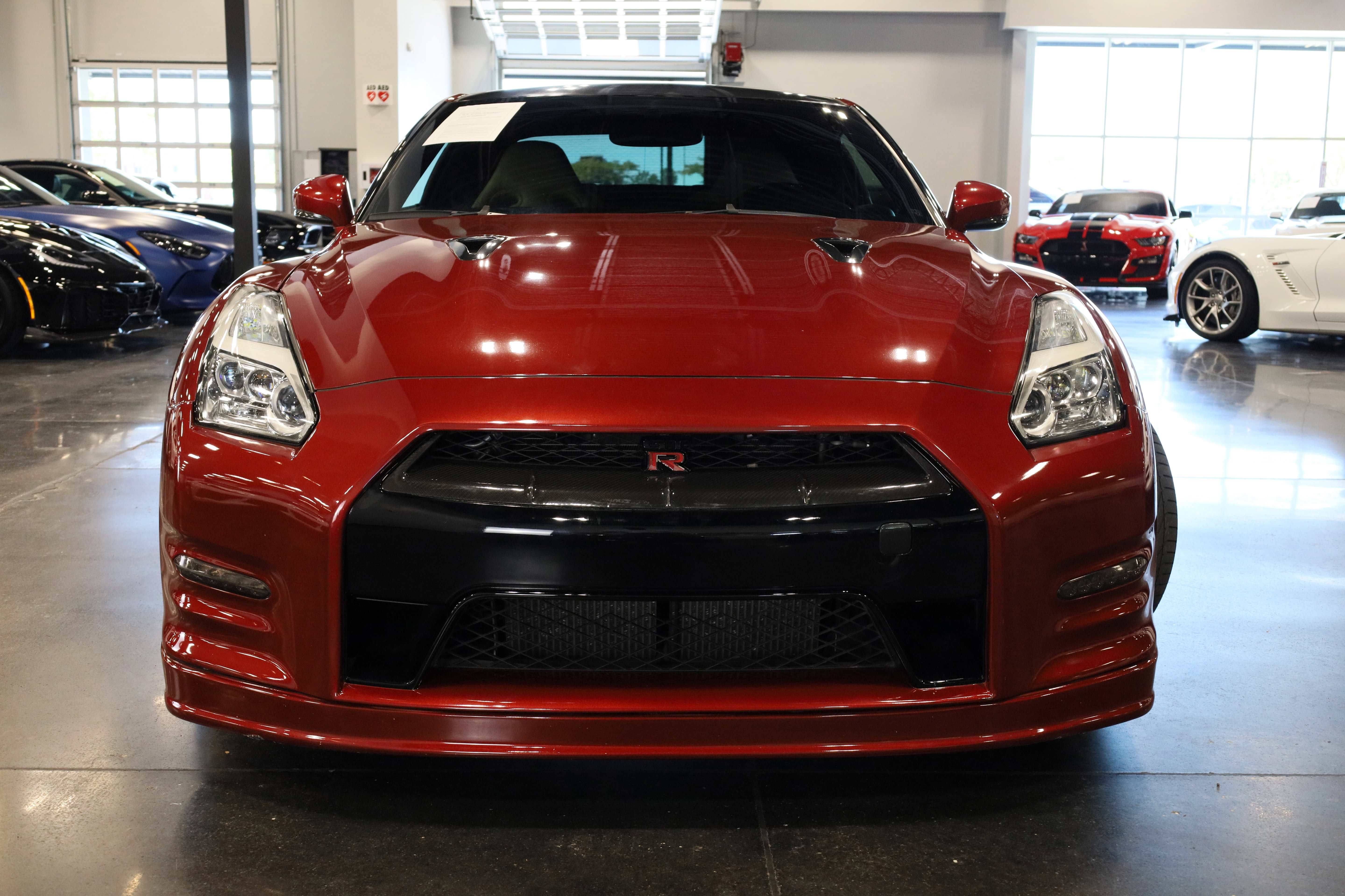Used 2015 Nissan GT-R Premium image 3