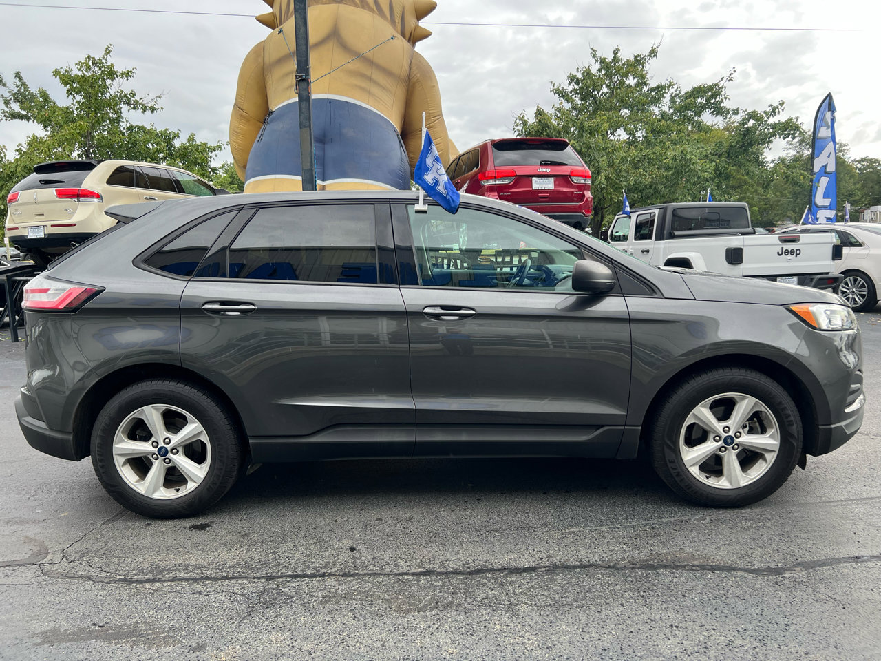 Used 2020 Ford Edge SE image 6