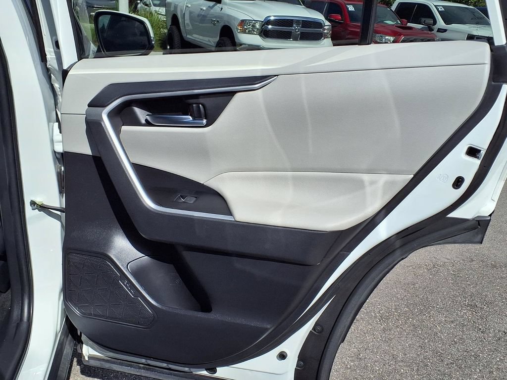 Used 2022 Toyota RAV4 XLE w/ Convenience Package FWD image 14