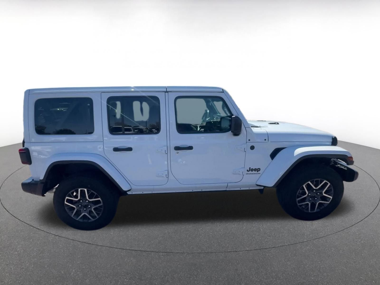 Used 2025 Jeep Wrangler Sahara image 16