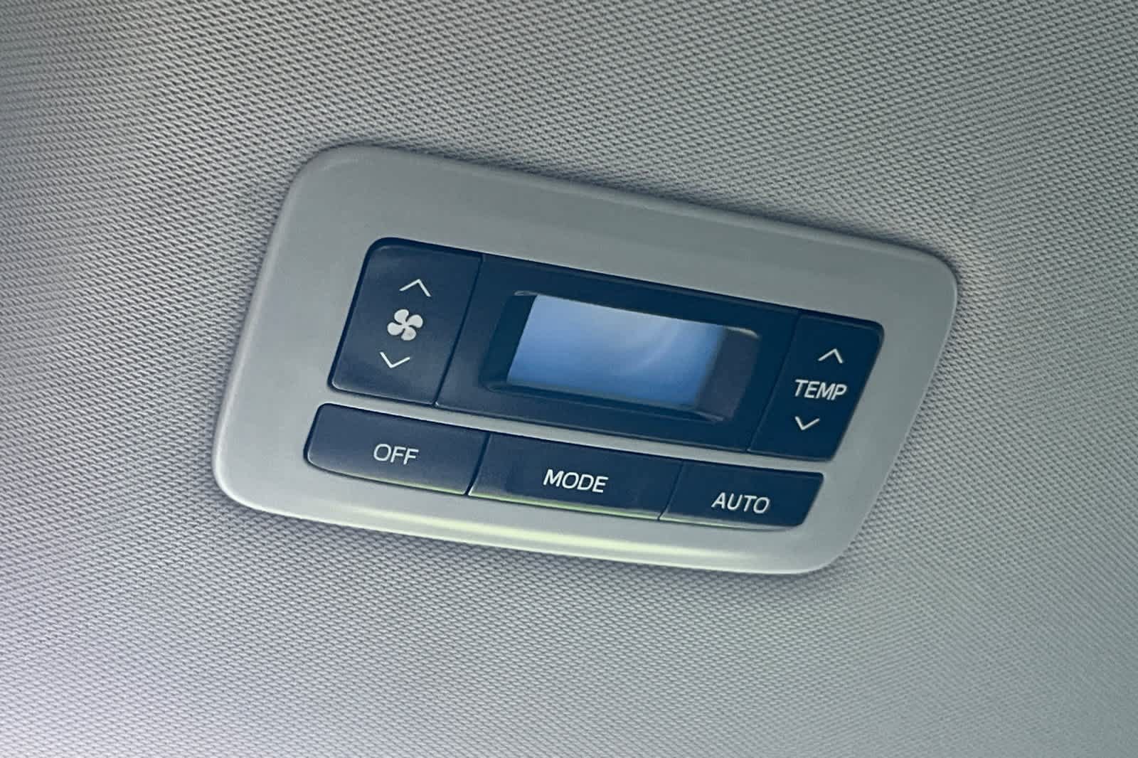 Used 2015 Toyota Sienna SE w/ SE Preferred Package FWD image 14