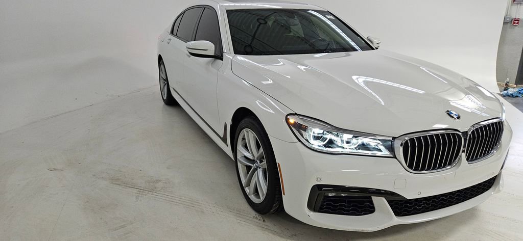 Used 2017 BMW 750i xDrive image 10