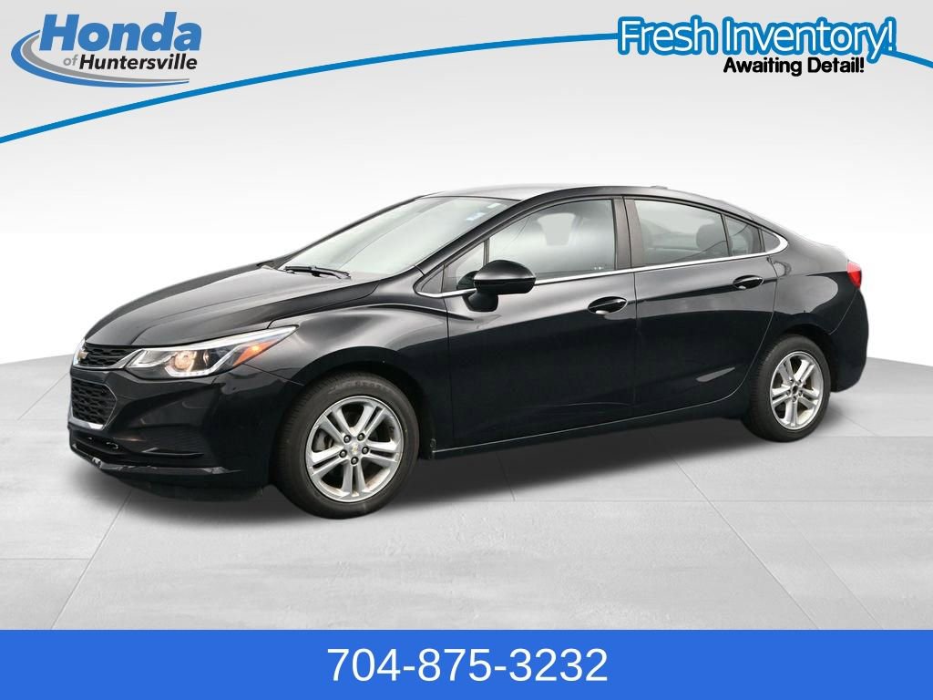Used 2017 Chevrolet Cruze LT w/ Convenience Package FWD image 4