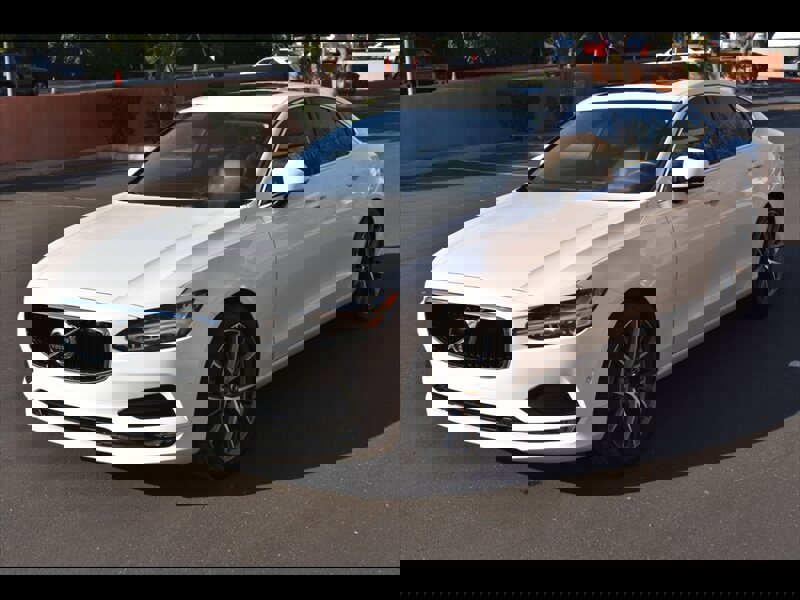 Used 2017 Volvo S90 T5 Momentum w/ Vision Package image 3