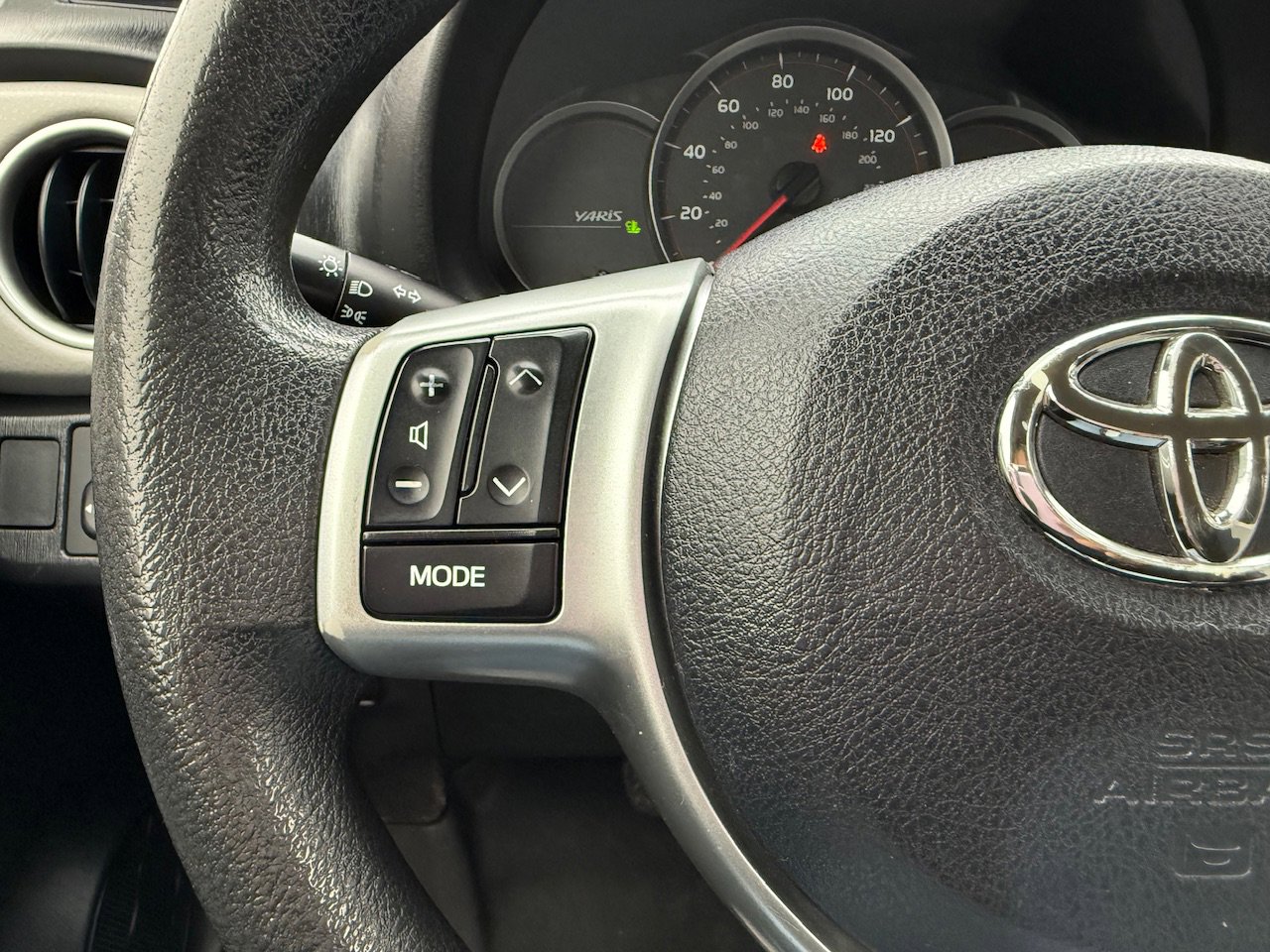 Used 2013 Toyota Yaris LE image 27