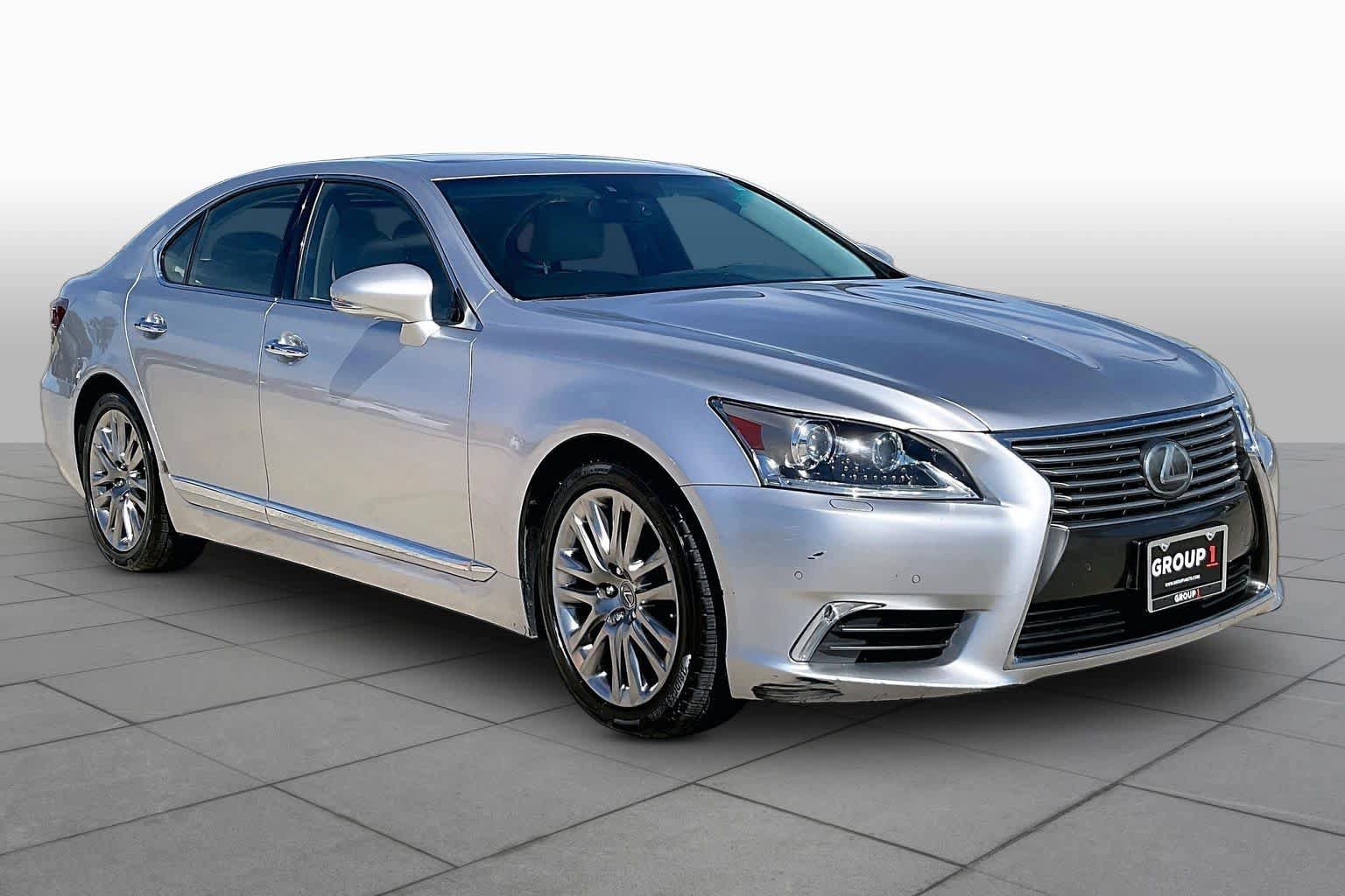 Used 2017 Lexus LS 460 w/ Comfort Package RWD image 3