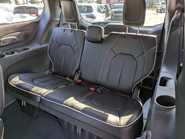 New 2026 Chrysler Pacifica Limited w/ S Appearance Package FWD image 13