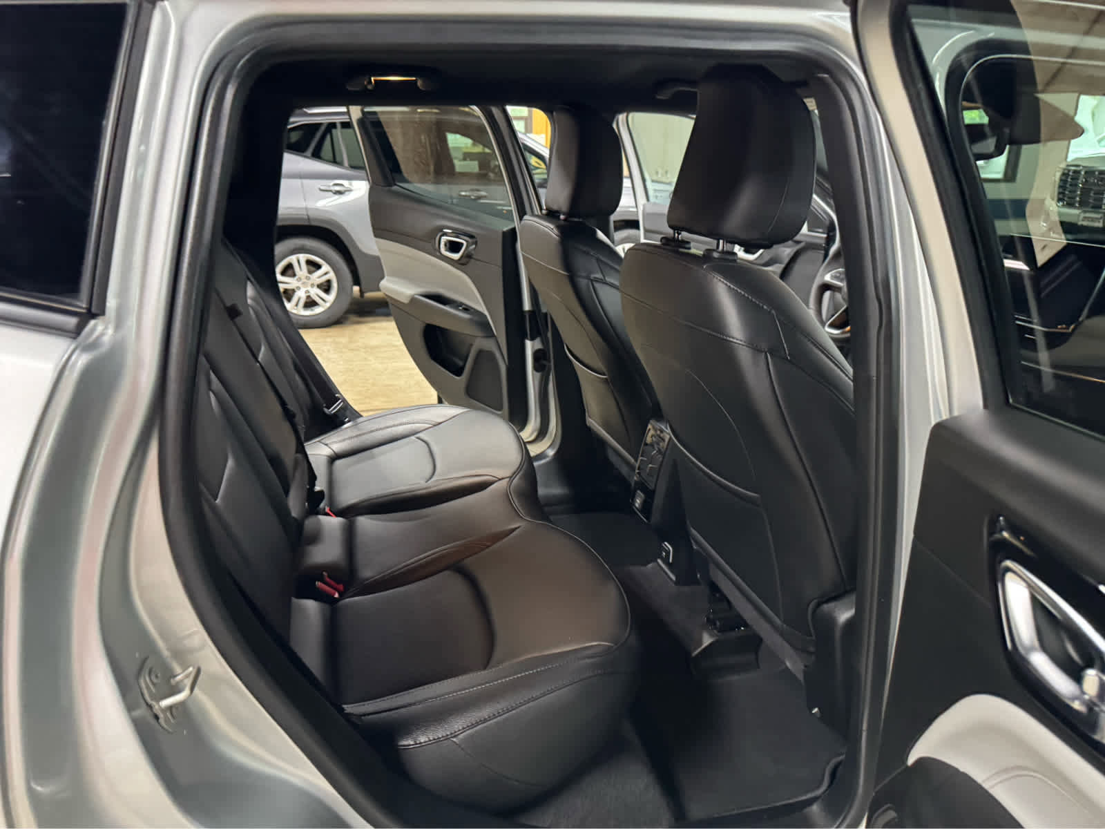 Used 2024 Jeep Compass Limited image 11