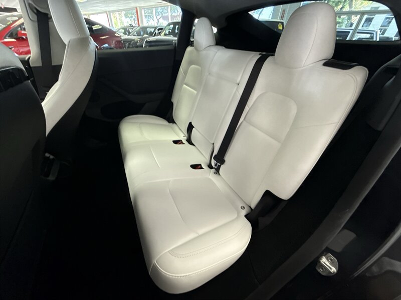 Used 2024 Tesla Model Y Performance AWD/4WD image 27