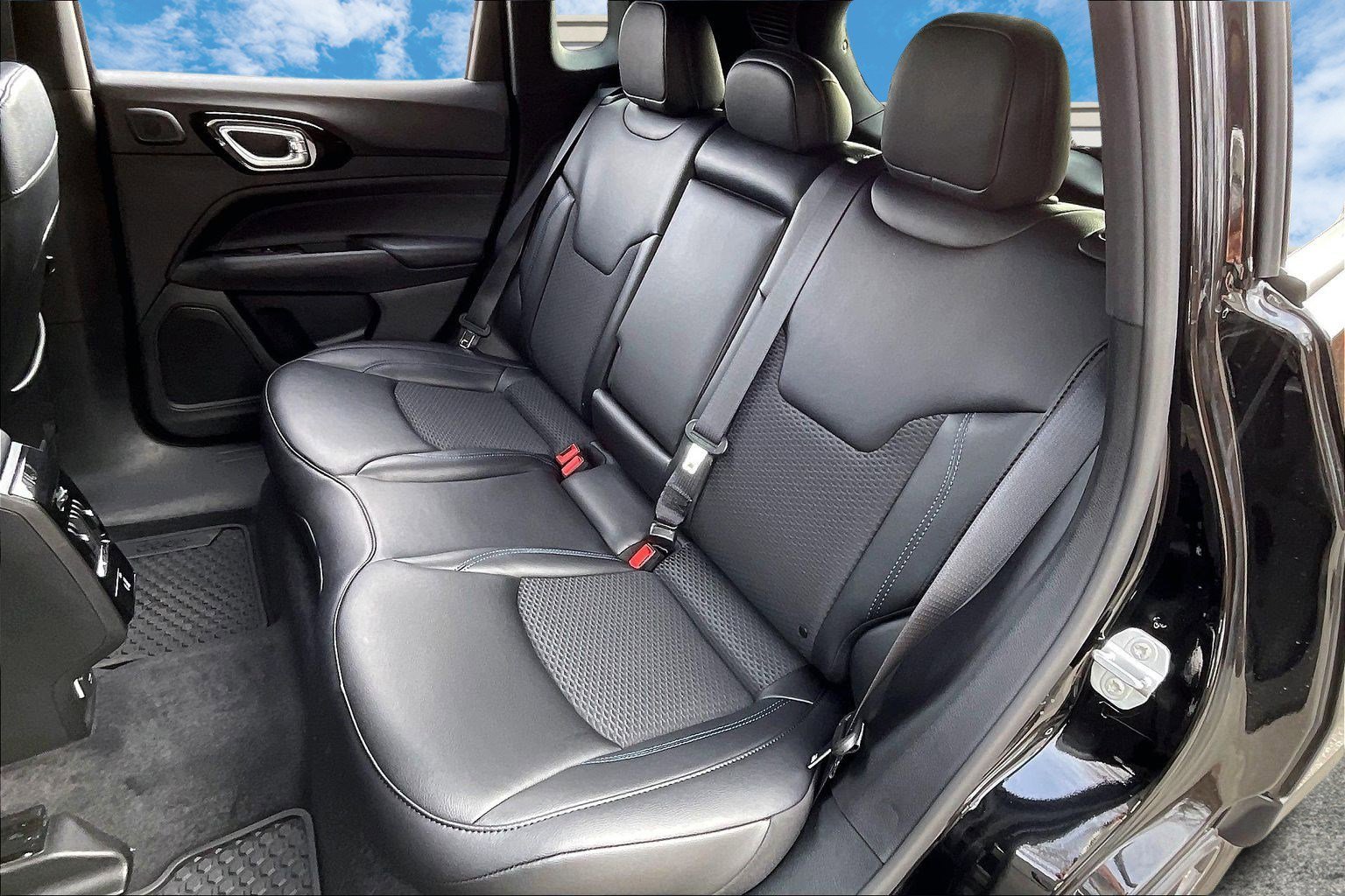 New 2026 Jeep Compass Latitude w/ Sun and Sound Group AWD/4WD image 10