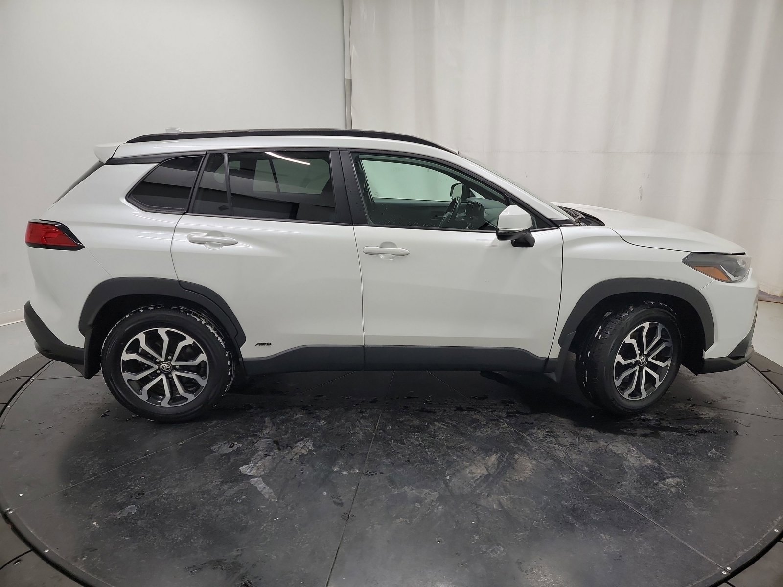 Used 2023 Toyota Corolla Cross SE image 11