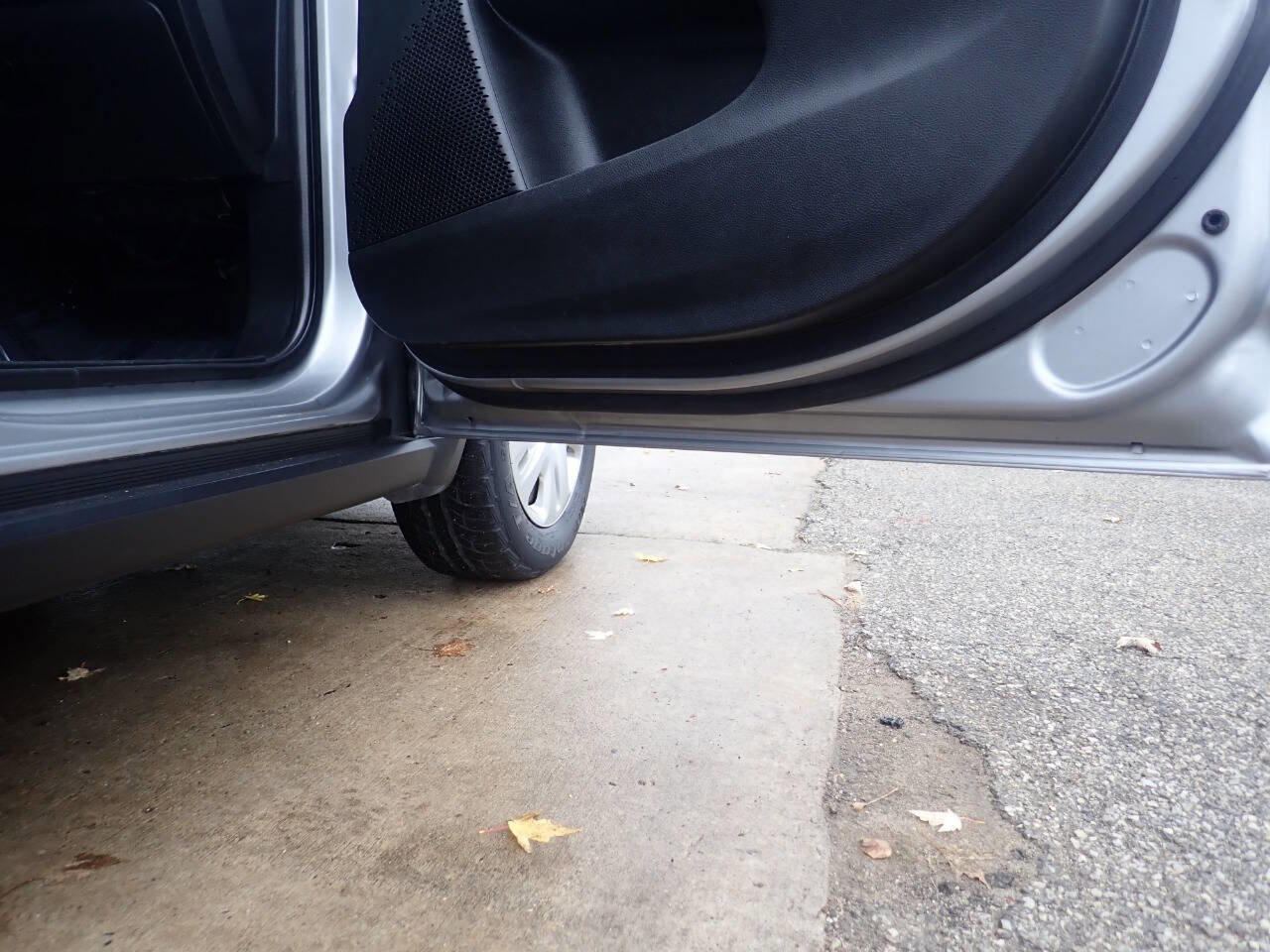 Used 2018 Dodge Journey SE image 32