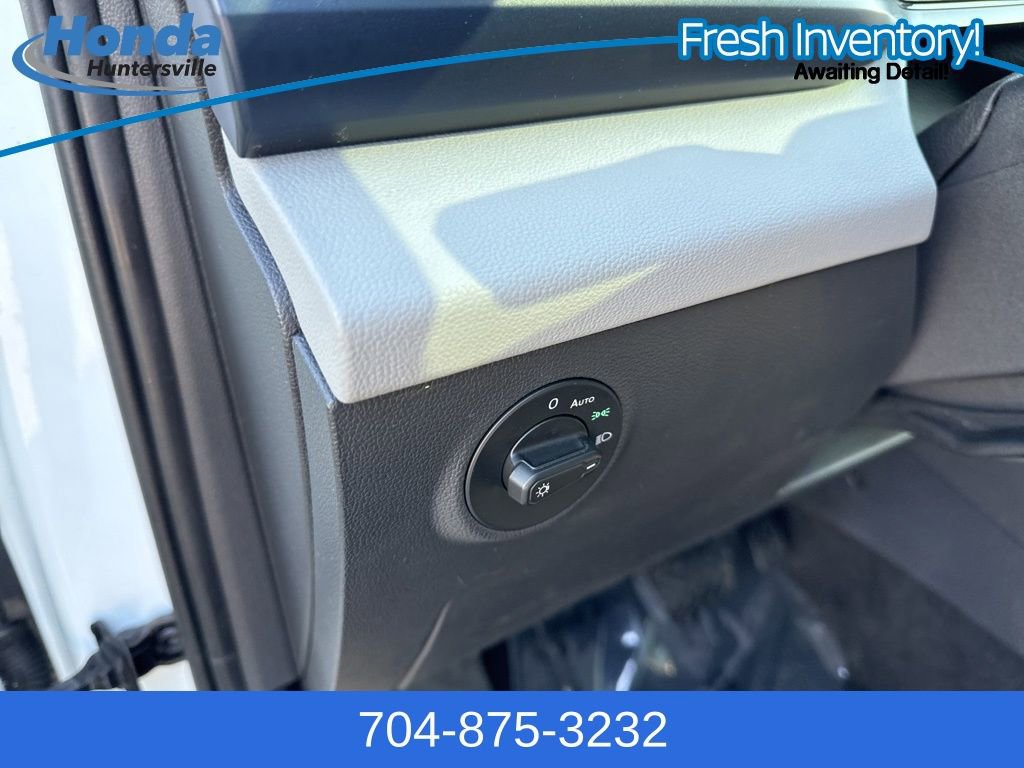 Used 2023 Volkswagen Taos SE w/ Panoramic Sunroof Package image 20