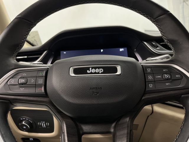 Used 2022 Jeep Grand Cherokee Limited w/ Luxury Tech Group II image 17