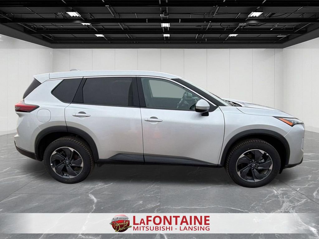 Used 2025 Nissan Rogue SV image 9